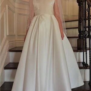 Elegant White Sleeveless Gown